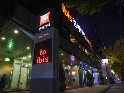 ایبیز امباسادر سوون هتل