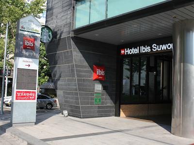 ایبیز امباسادر سوون هتل