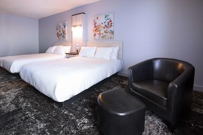 تراولج بای ویندهام آلما