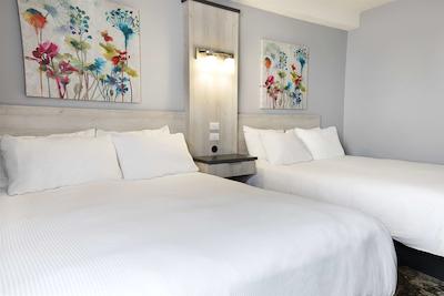 تراولج بای ویندهام آلما