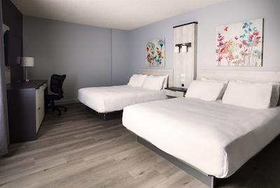 تراولج بای ویندهام آلما