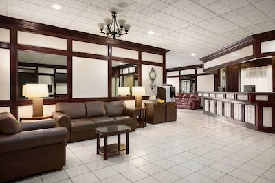 تراولج بای ویندهام کنفرنس سنتر اند سویتز ویتکورت