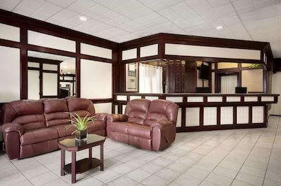 تراولج بای ویندهام کنفرنس سنتر اند سویتز ویتکورت