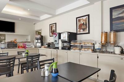 دز این بای ویندهام منتریل ایست