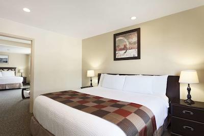 دز این بای ویندهام منتریل ایست