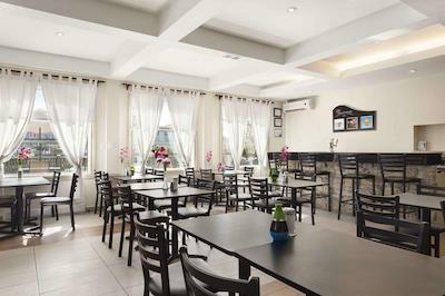 دز این بای ویندهام منتریل ایست