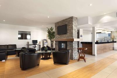 دز این بای ویندهام منتریل ایست