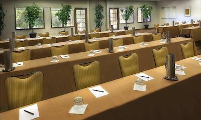 پوینت هیلتون اسکواو پیک ریزرت