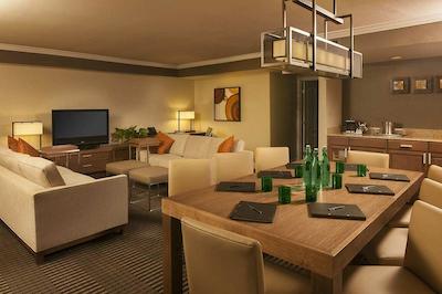 پوینت هیلتون اسکواو پیک ریزرت