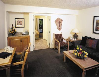 پوینت هیلتون اسکواو پیک ریزرت