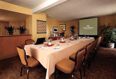 پوینت هیلتون اسکواو پیک ریزرت