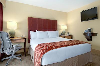 پوینت هیلتون اسکواو پیک ریزرت