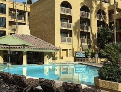 پوینت هیلتون اسکواو پیک ریزرت