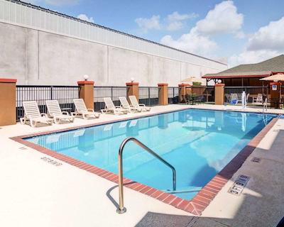 کوالیتی سویتز اینترکنتیننتال آیرپرت وست