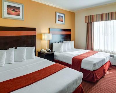 کوالیتی سویتز اینترکنتیننتال آیرپرت وست