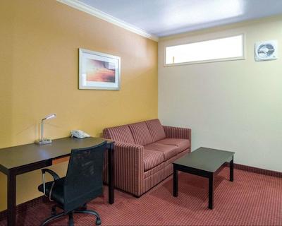 کوالیتی سویتز اینترکنتیننتال آیرپرت وست