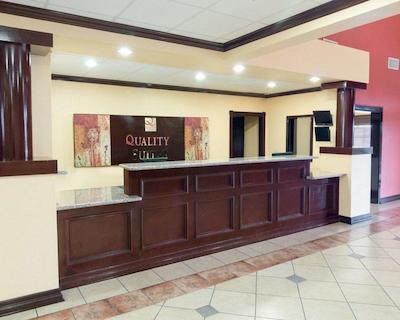 کوالیتی سویتز اینترکنتیننتال آیرپرت وست