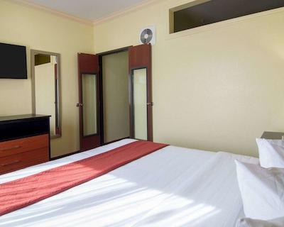 کوالیتی سویتز اینترکنتیننتال آیرپرت وست