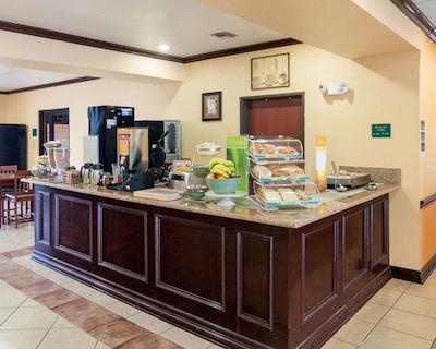 کوالیتی سویتز اینترکنتیننتال آیرپرت وست