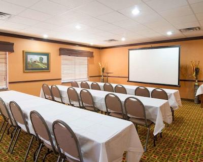 کوالیتی سویتز اینترکنتیننتال آیرپرت وست