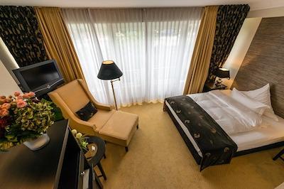 هتل بوسینز اند مر