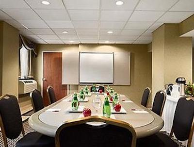 رامادا پلازا ترنتو دونتون