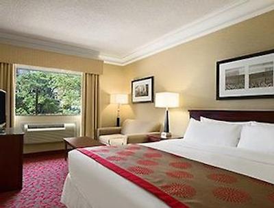 رامادا پلازا ترنتو دونتون