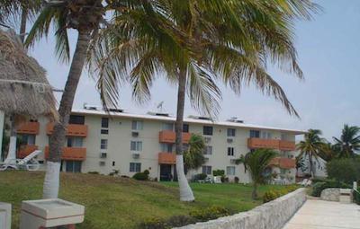 دز پلاز بیچ هوس هتل