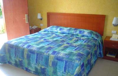 دز پلاز بیچ هوس هتل