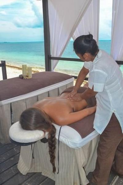 دز پلاز بیچ هوس هتل