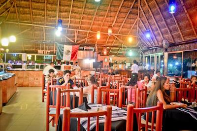 دز پلاز بیچ هوس هتل