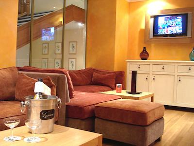 مرکور نیس مارچ اوکس فلورز