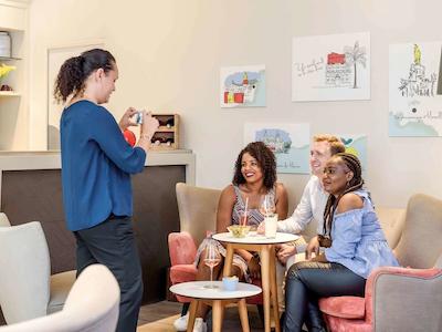 مرکور نیس مارچ اوکس فلورز