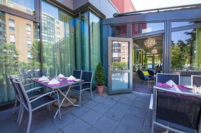 نوینا هتل تیلیپارک