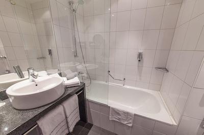 نوینا هتل تیلیپارک