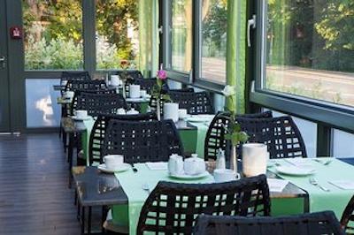 نوینا هتل تیلیپارک