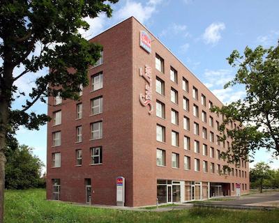 استار این هتل کارلسروه سیمنسالی