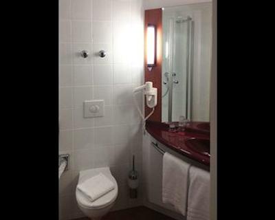 استار این هتل کارلسروه سیمنسالی