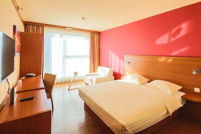 استار این هتل کارلسروه سیمنسالی