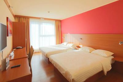 استار این هتل کارلسروه سیمنسالی