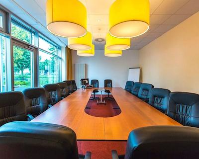 استار این هتل کارلسروه سیمنسالی