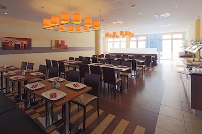 استار این هتل کارلسروه سیمنسالی