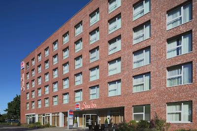 استار این هتل کارلسروه سیمنسالی