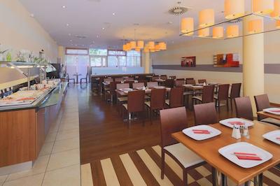 استار این هتل کارلسروه سیمنسالی