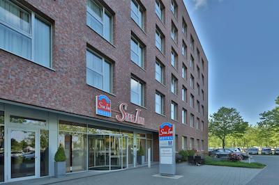 استار این هتل کارلسروه سیمنسالی