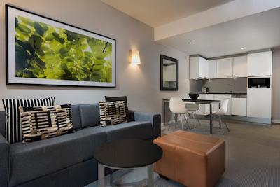 ادینا اپارتمنت هتل برلین میت