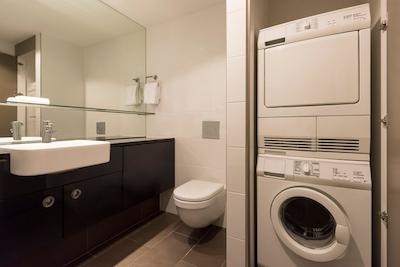 ادینا اپارتمنت هتل برلین میت