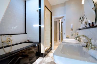 رلیز چریستین