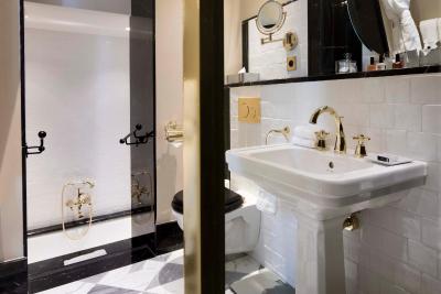 رلیز چریستین