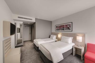 تراولج هتل ملبورن دکلاندز